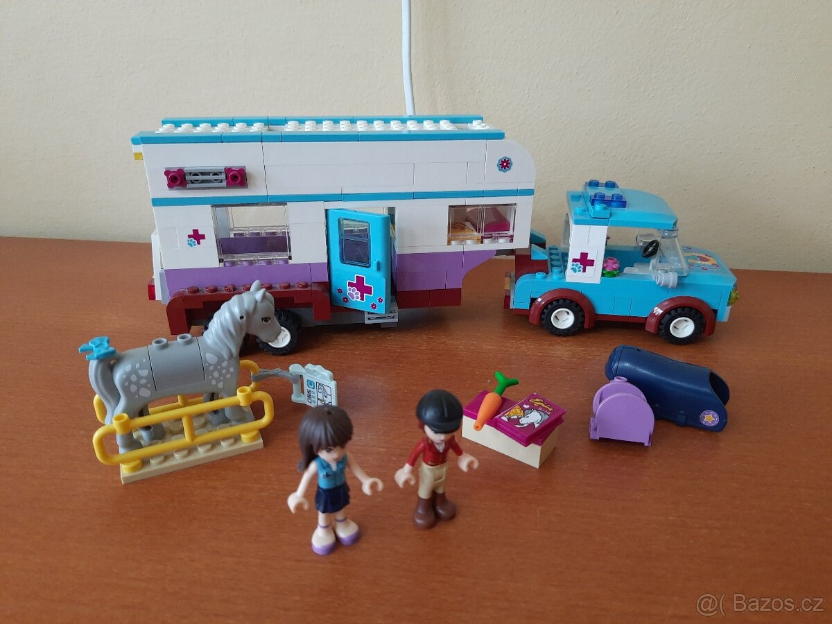 LEGO Friends 41125 kamion na přepravu koní