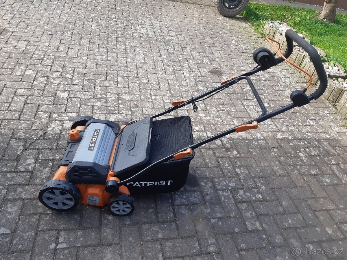 Elektrický vertikutátor
