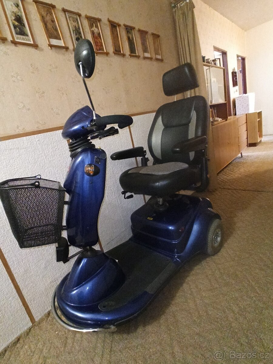 Elektrický tříkolový vozík pro seniory
