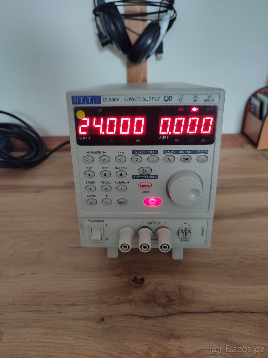 Programovatelný laboratorní zdroj