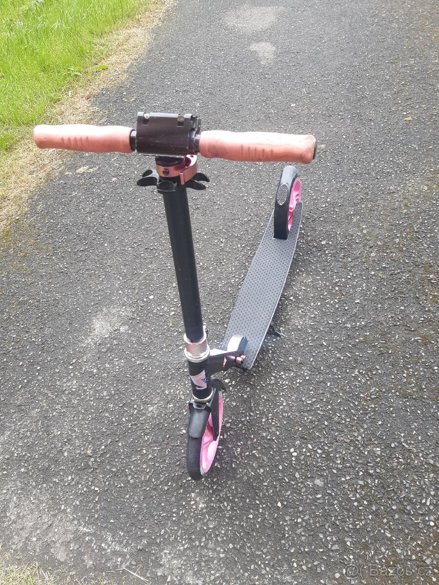 Koloběžka CRIVIT Big Wheel, růžová