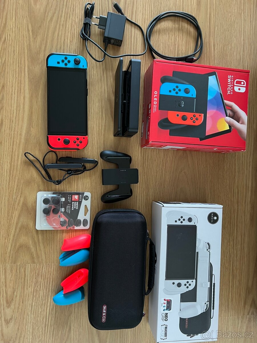 Nintendo Switch OLED +21 měsíců záruka + Skull Co NeoGrip