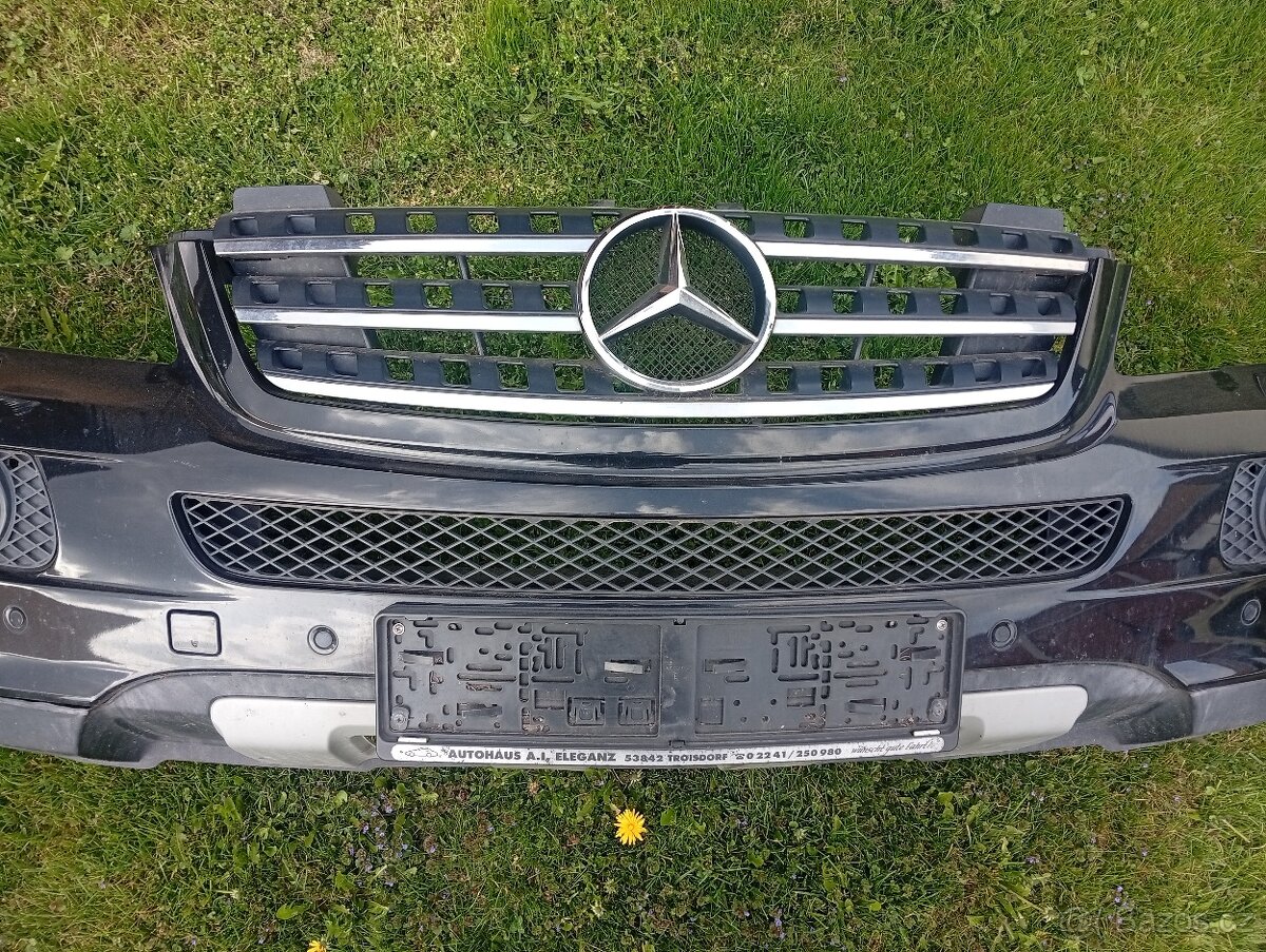 MERCEDES ML W164 PŘEDNÍ NÁRAZNÍK S MASKOU KOMPLETNÍ