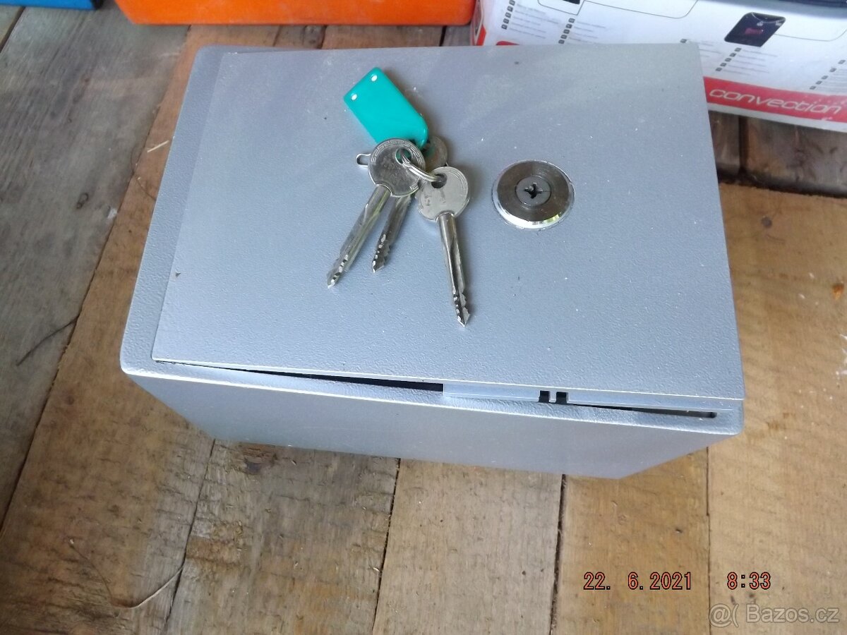 Prodám trezorek z legované oceli-vhodný do zdi, podlahy,zdi,