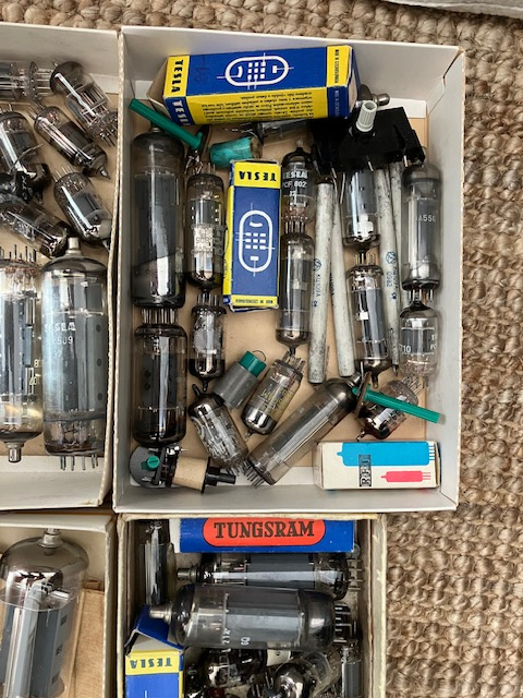 Elektronky, odpory, lampy