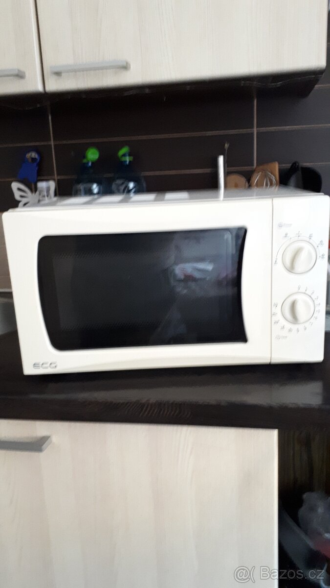 ECG Mikrovlnná Trouba
