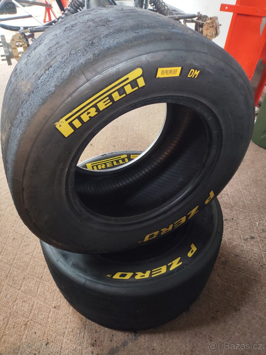 Závodní pneu PIRELLI 250/575 R13