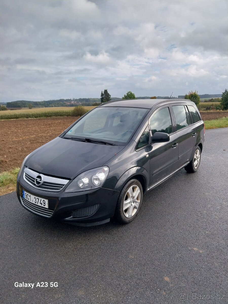 Opel Zafira B rok 2013