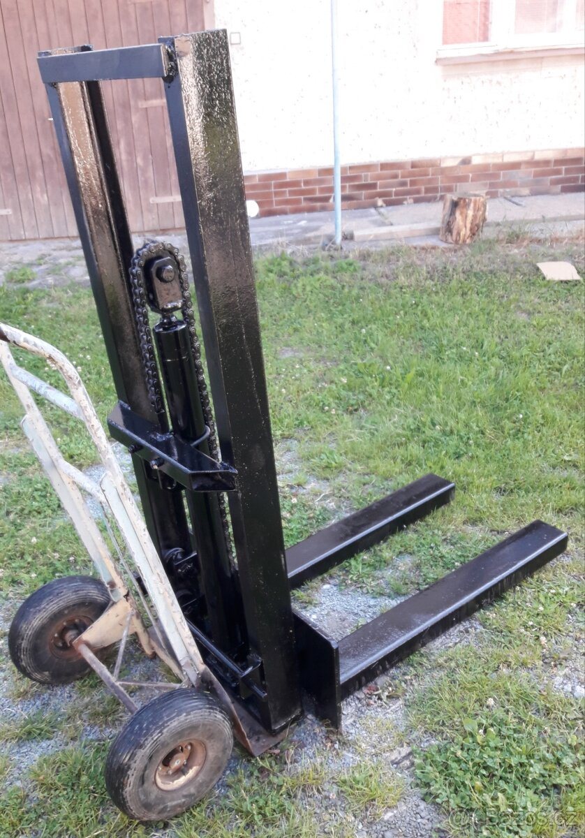 malotraktor traktor  vidle a traktor