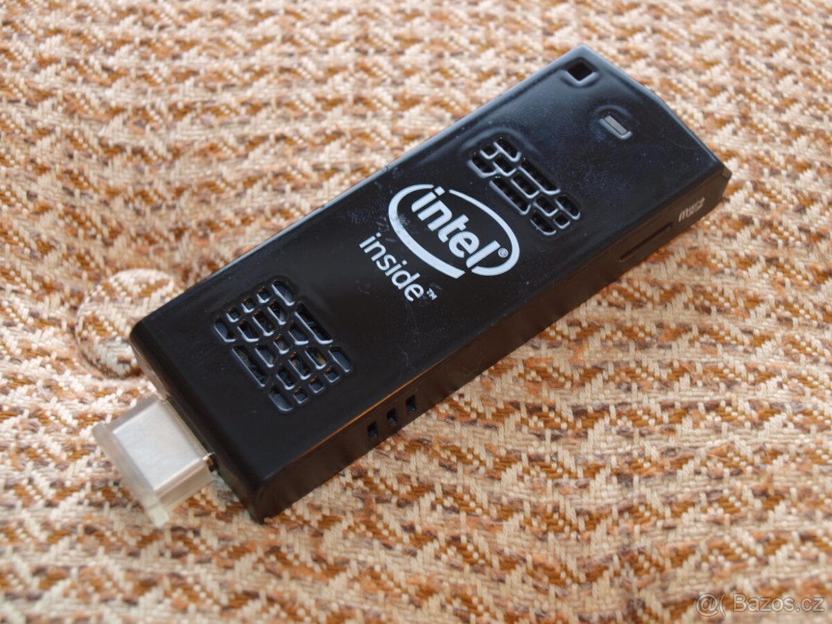 KAPESNÍ MINI POČÍTAČ INTEL COMPUTE STICK STCK1A32WFCR