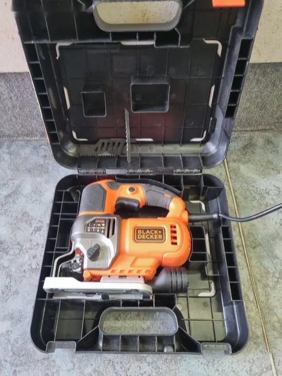 Přímočará pila Black & Decker BES610