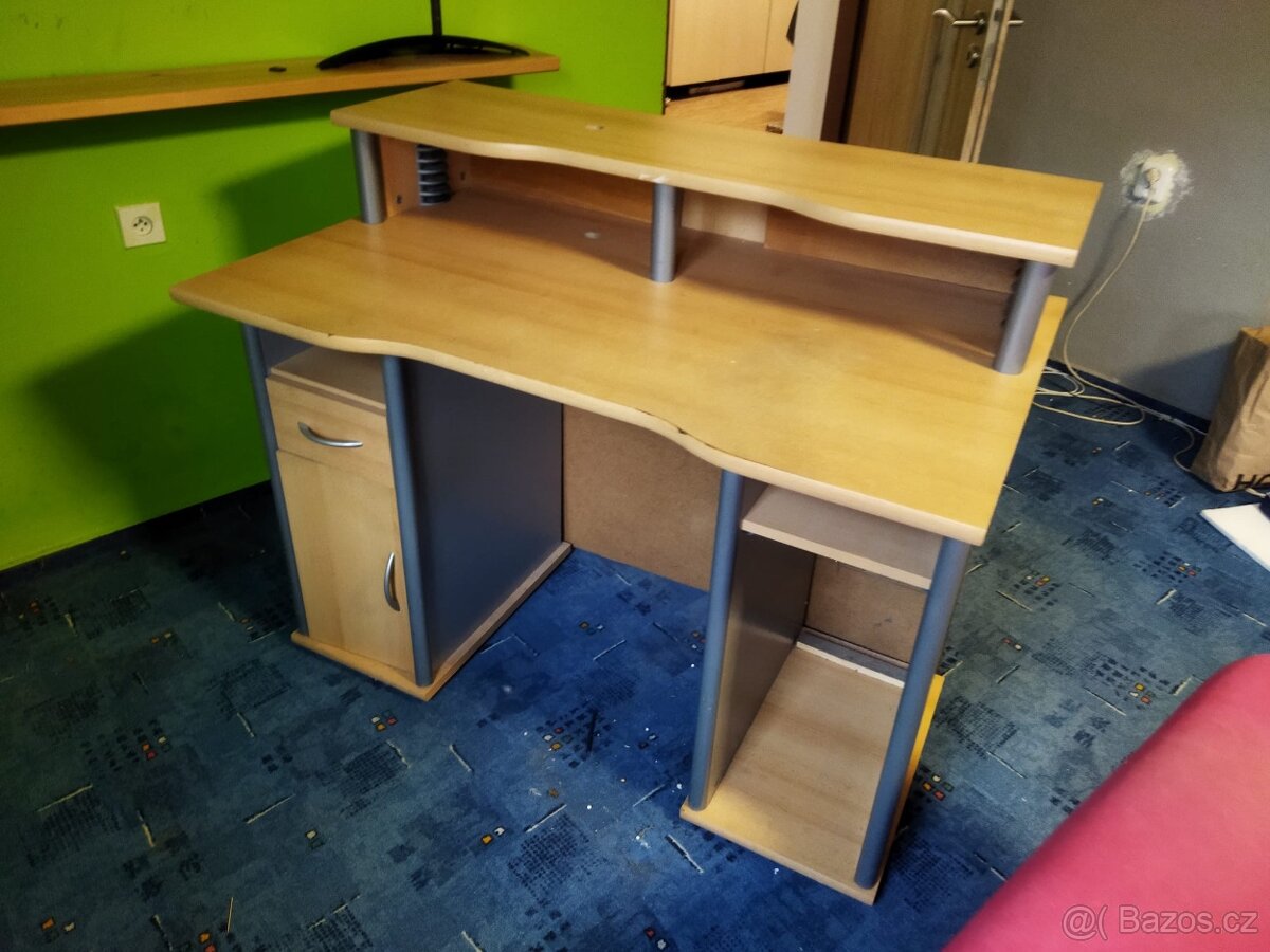 PC stůl