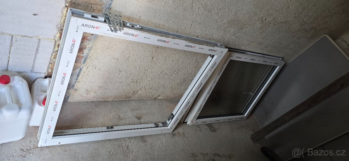 Plastove okno Aron 800x900, trojsklo