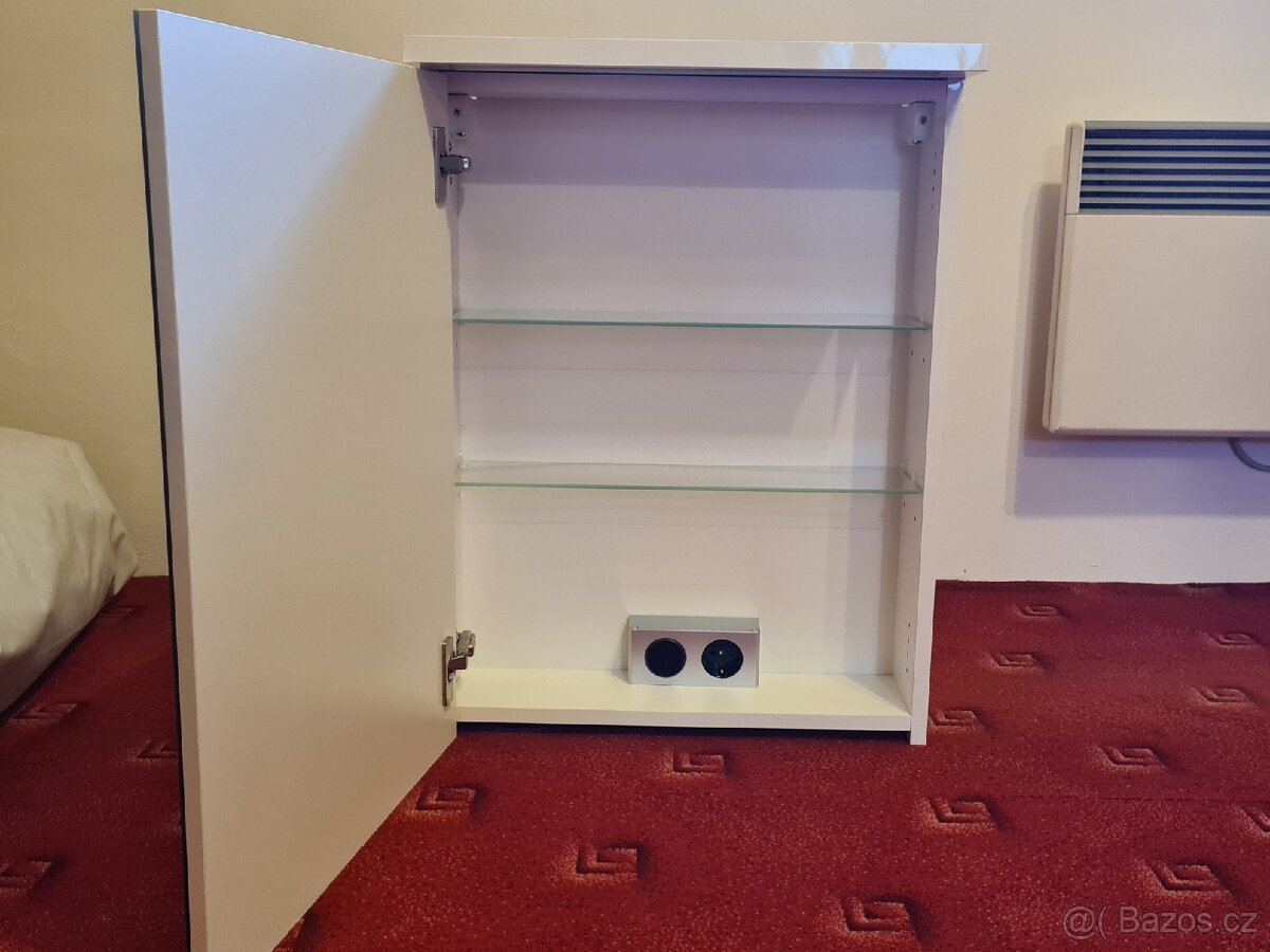 Koupelnová skříňka Linda s LED 50x67 cm