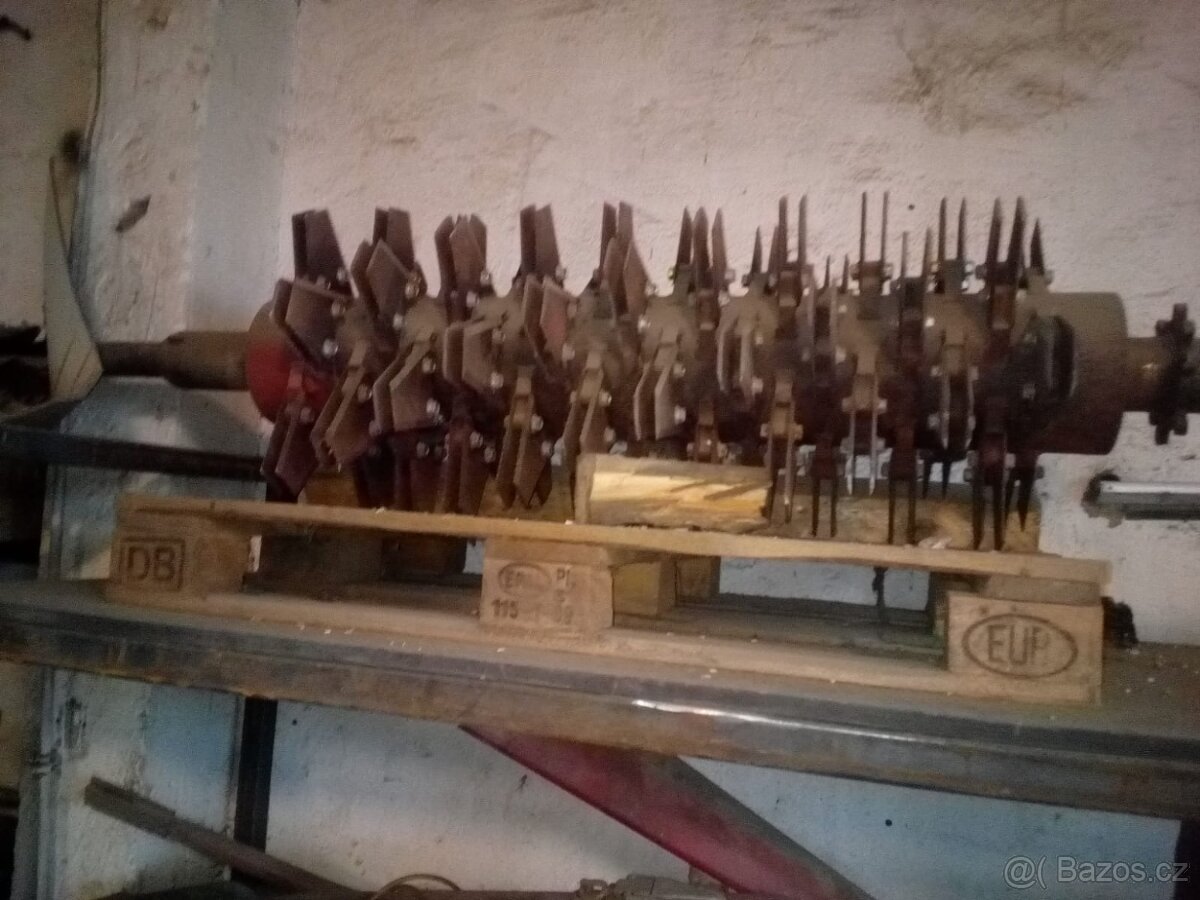 Prodám sklízecí mlátička/řezačka Case.