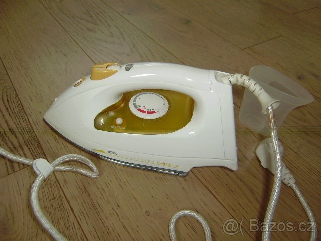 NAPAŘOVACÍ ŽEHLIČKA SOLAC P212