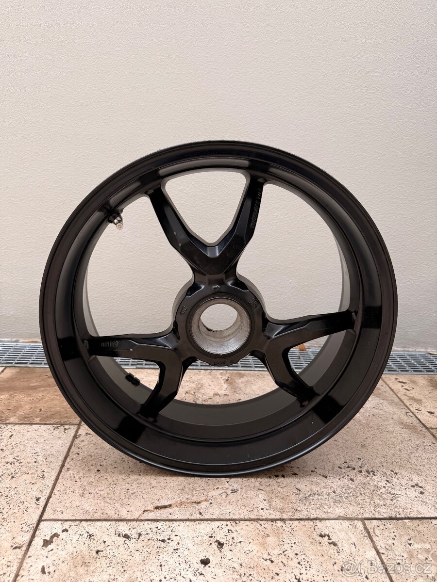 Zadní kolo Multistráda