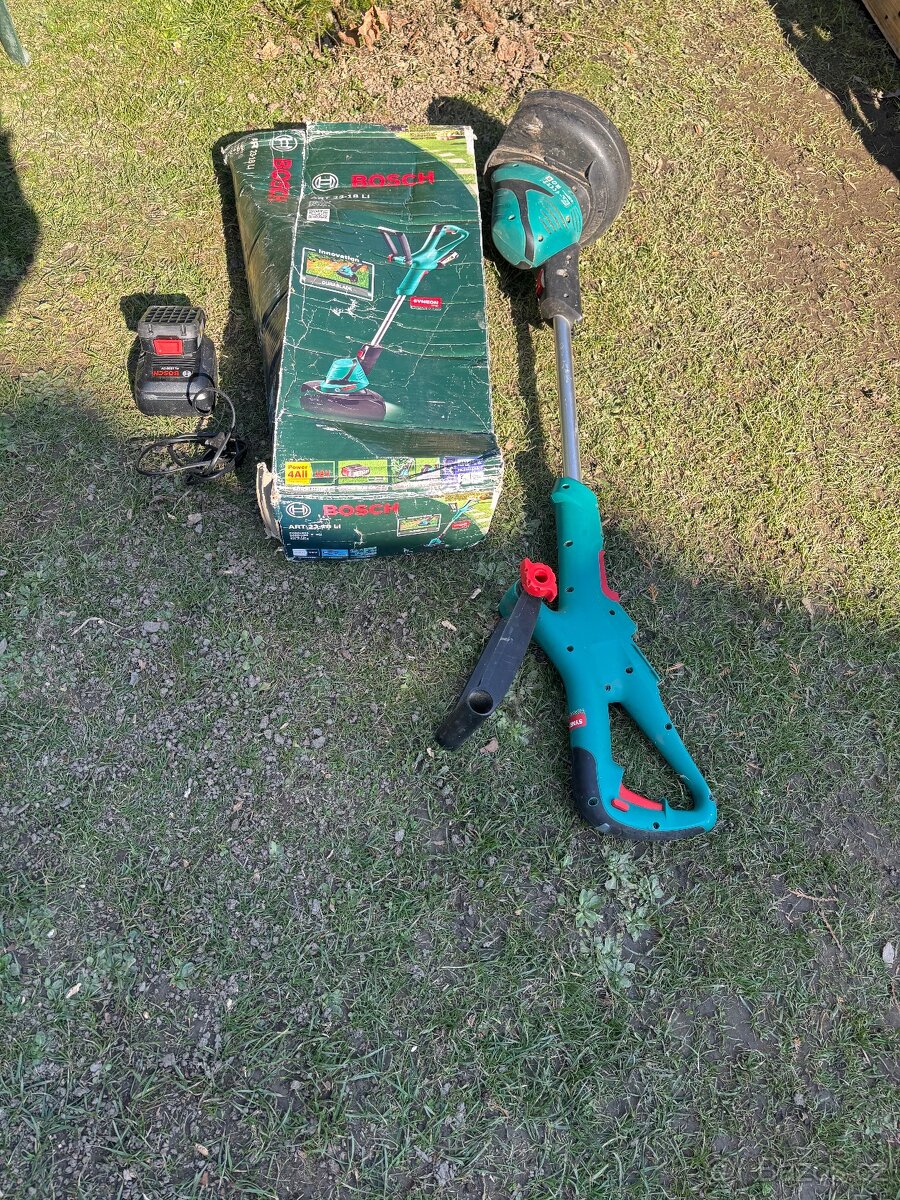 Ruční aku vyžínač Bosch