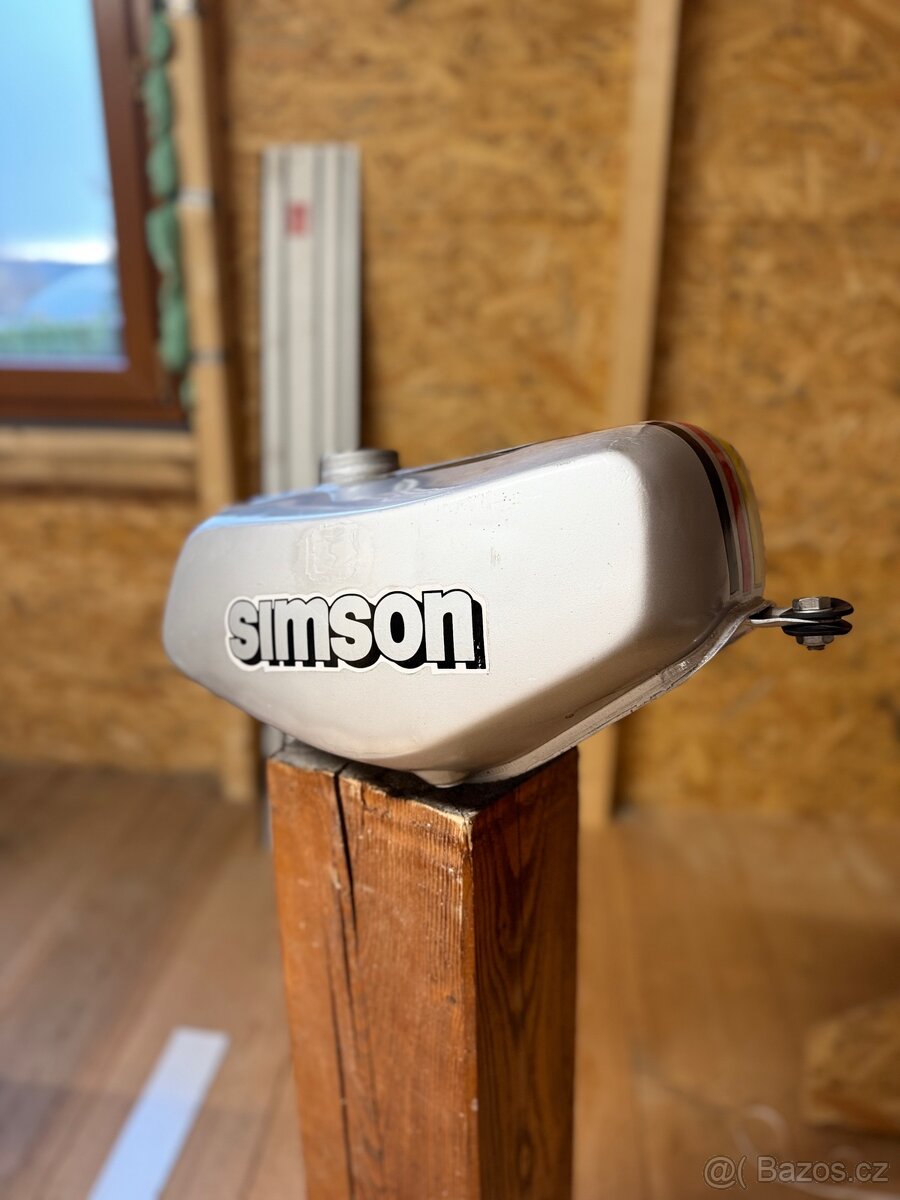 Nádrž na motocykl Simson