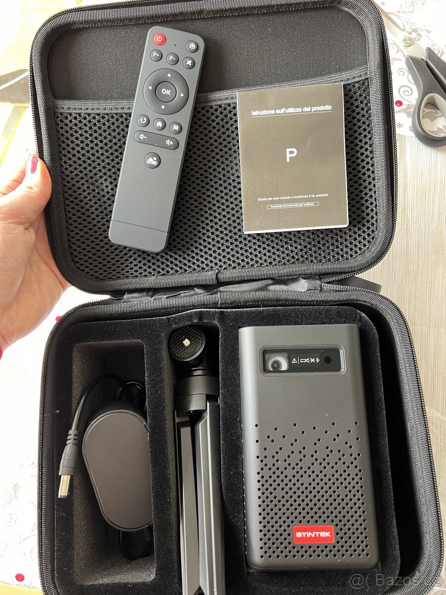 bezdrátový projektor Byintek P20