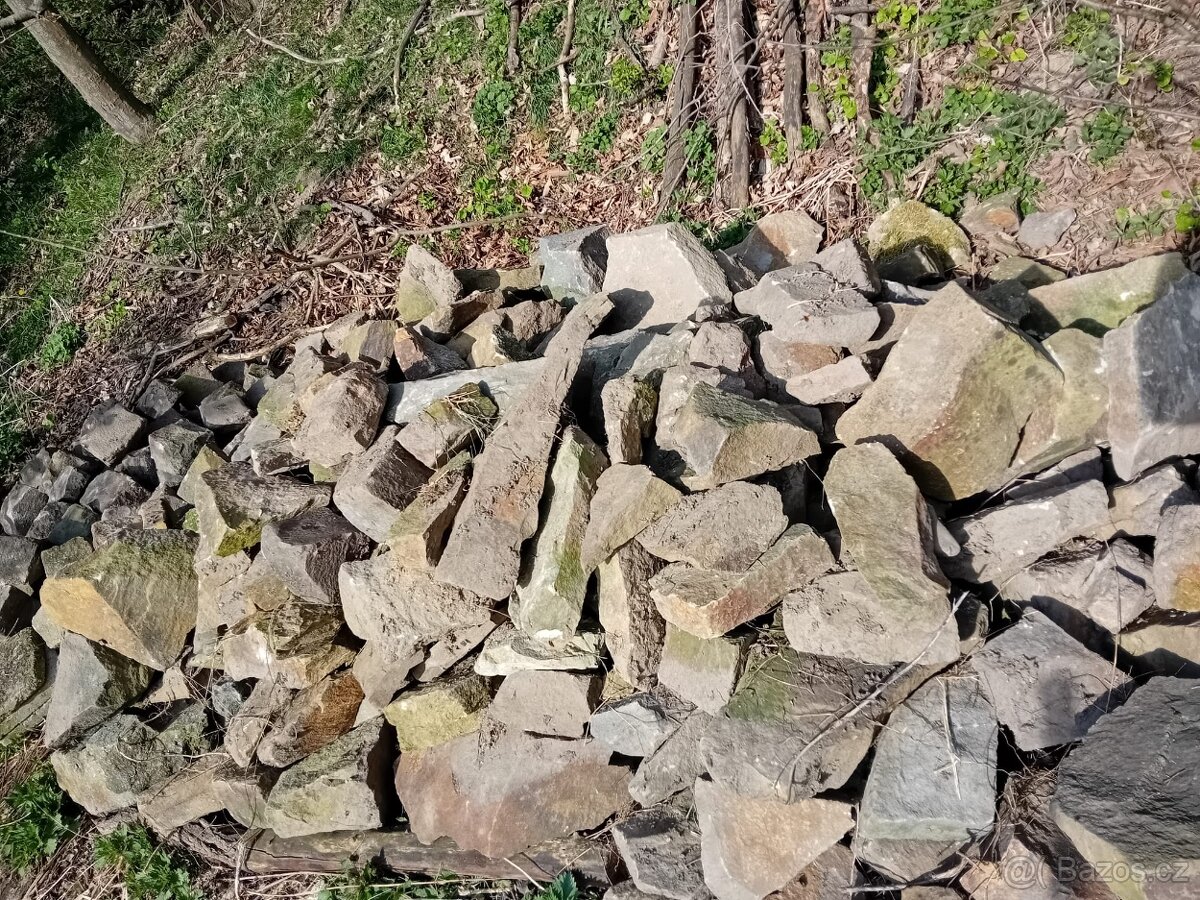 Kameny na skalku