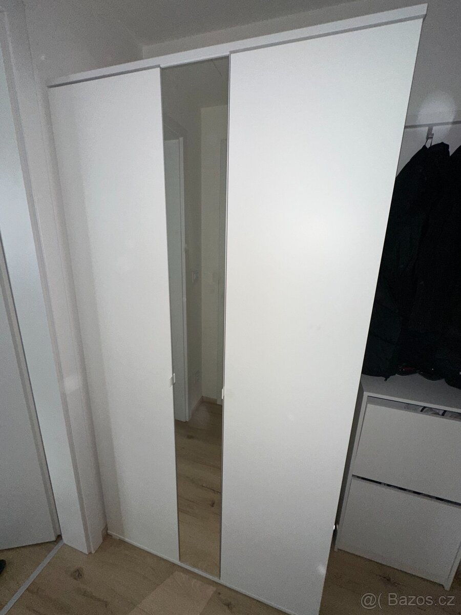 Bílá skříň IKEA