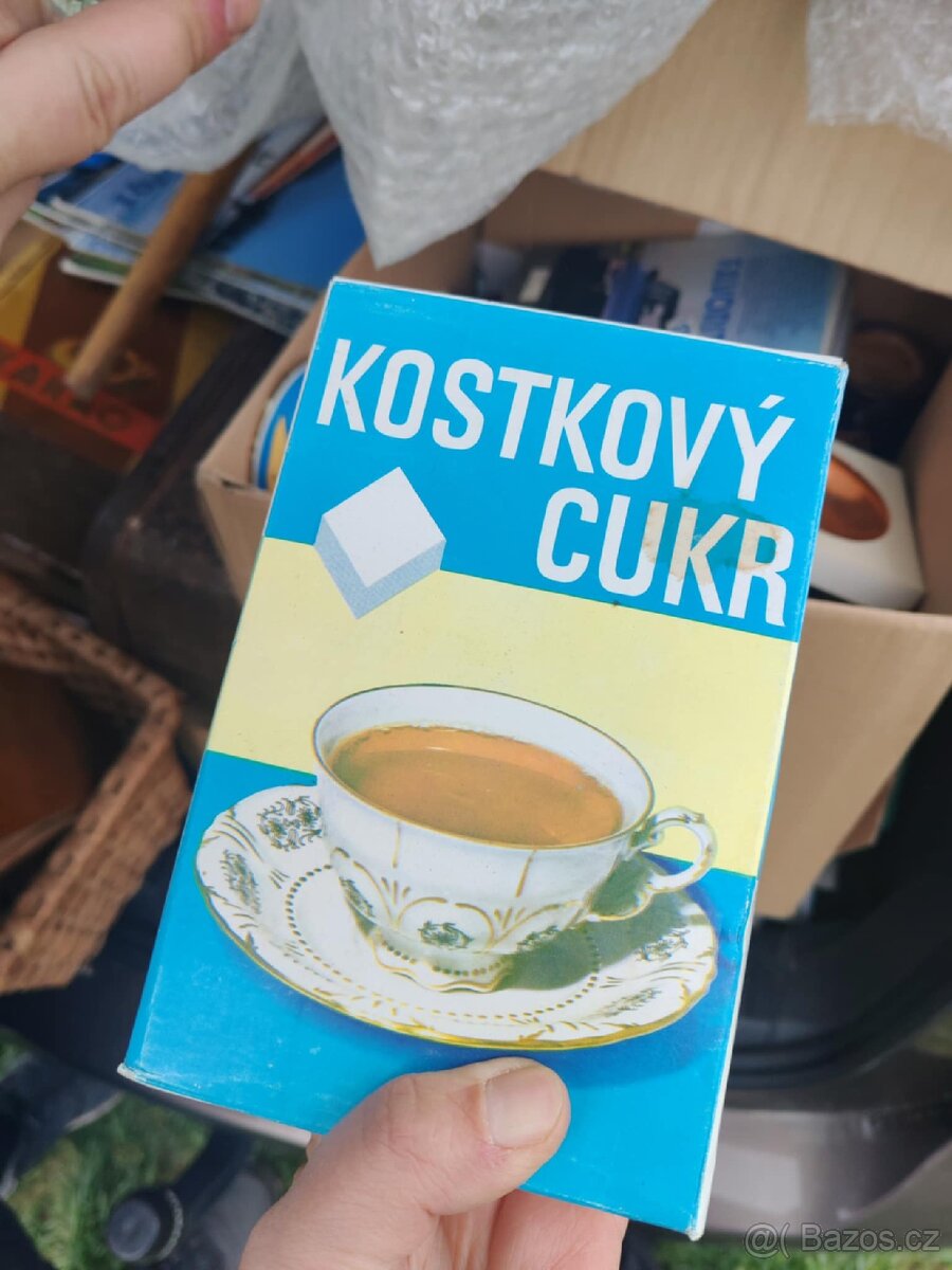 Prodám retro kostkový cukr včetně obsahu.