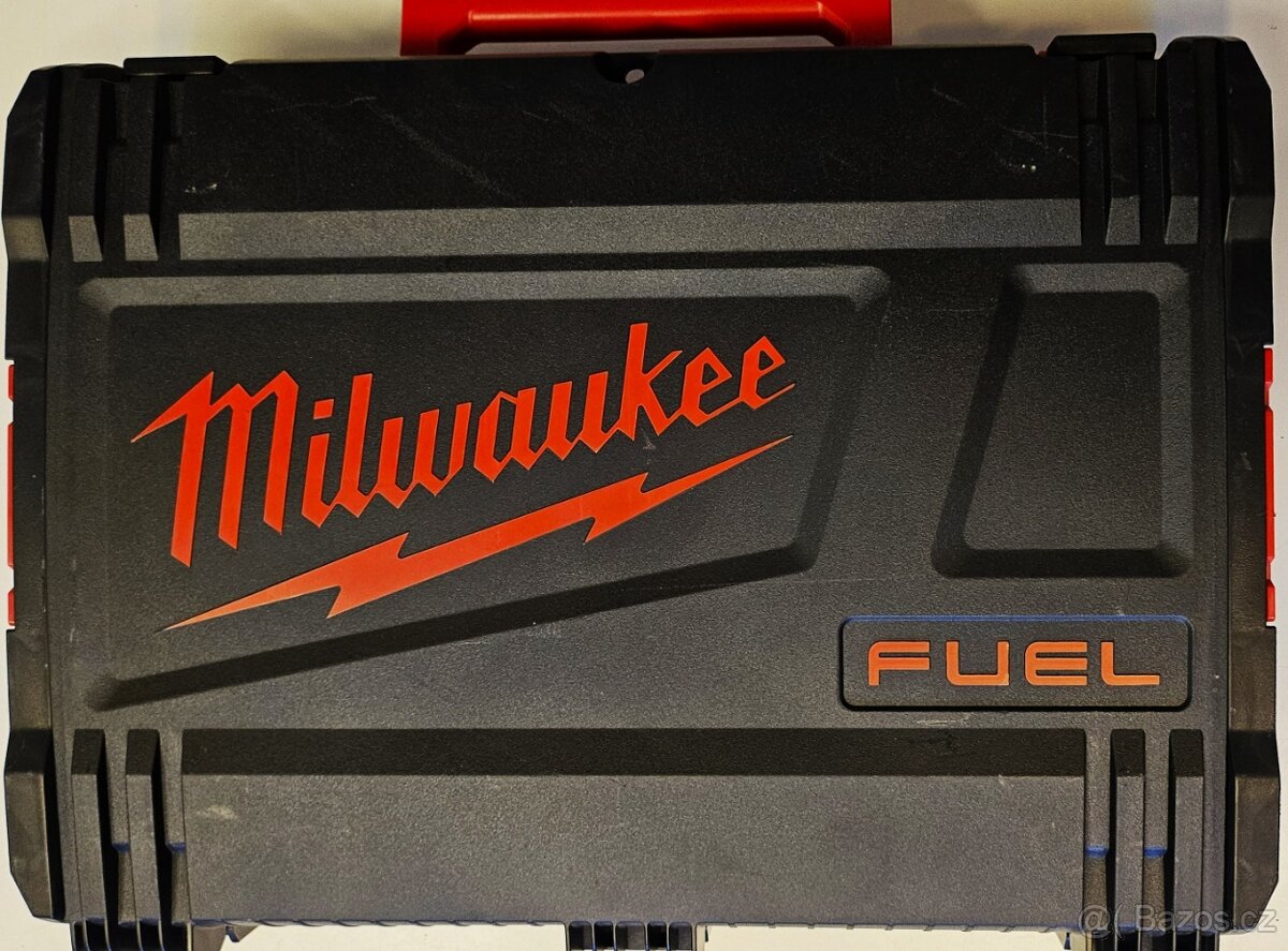 přímočará pila Milwaukee