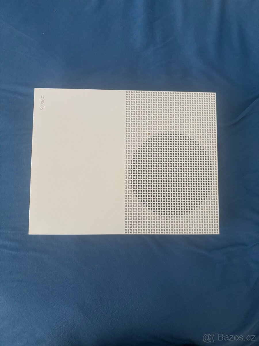 Xbox one S +(1 ovladac, 8her)