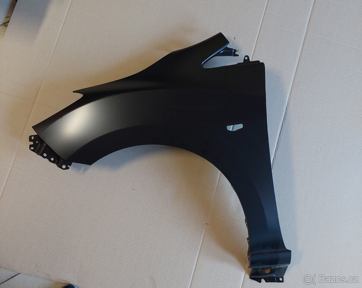 Prodám nový blatník přední levý MAZDA 5 2010-a víc