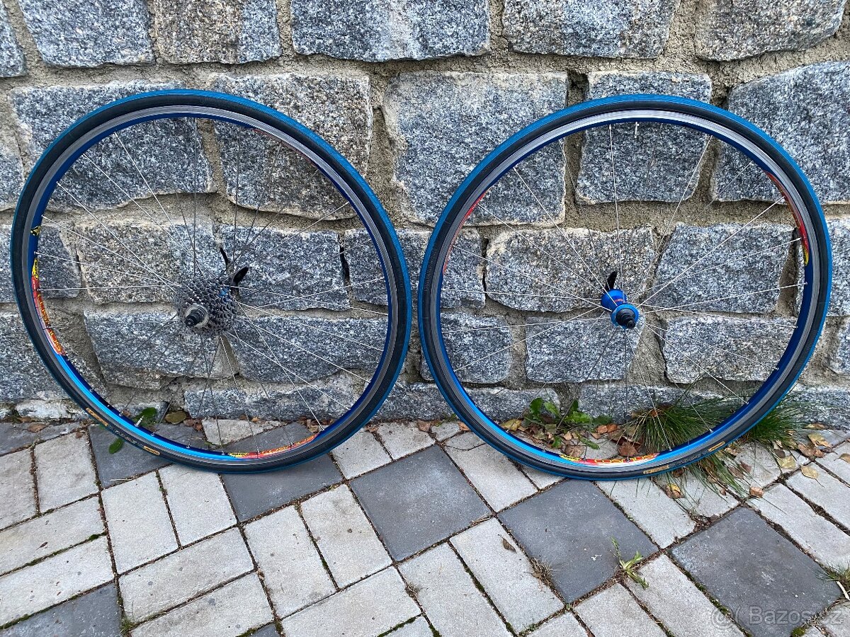 Zapletená silniční kola Mavic