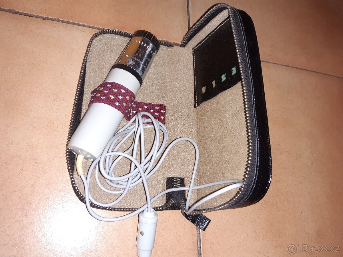 RETRO DYNAMICKÝ MIKROFON V KOŽENÉM POUZDŘE AMD210