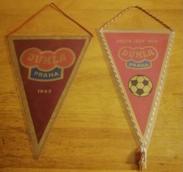 2x historická vlaječka fotbalového klubu DUKLA PRAHA.