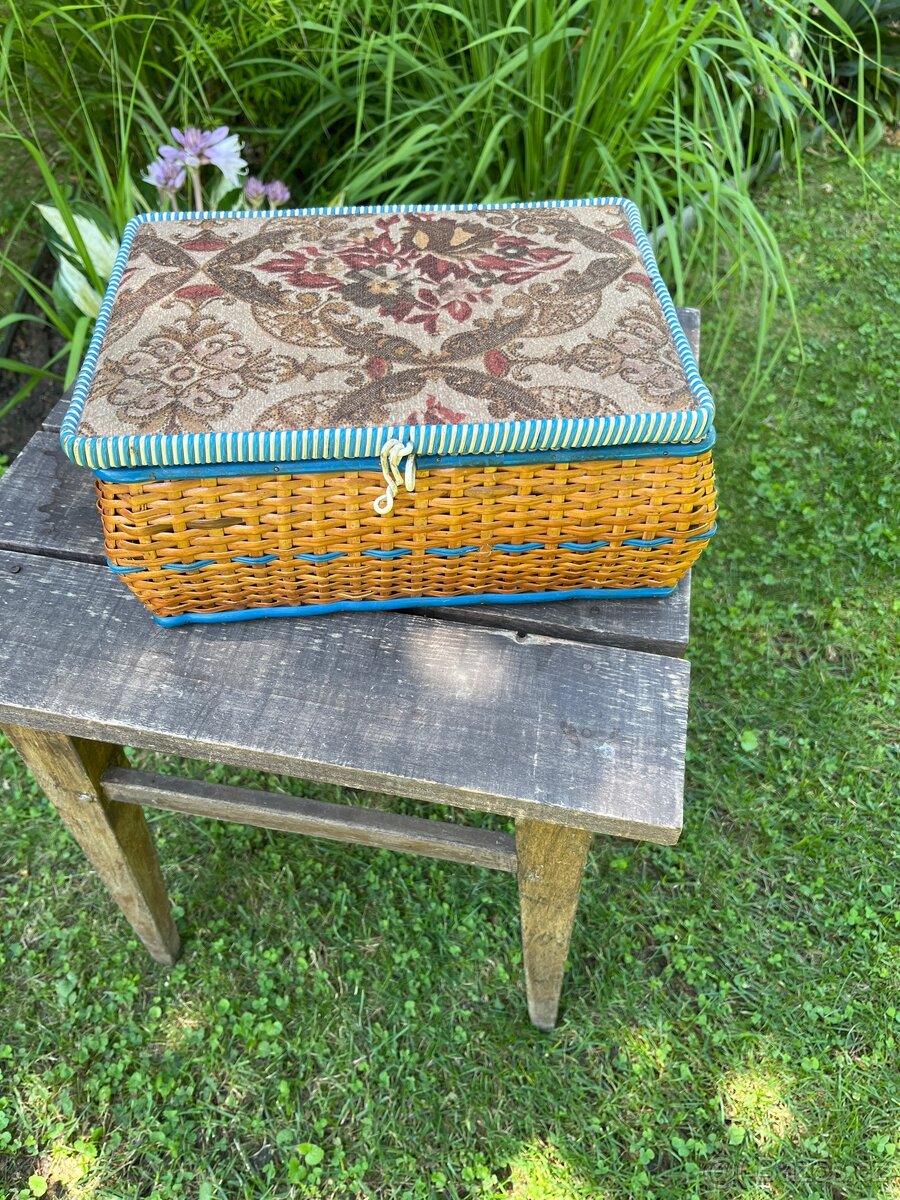 Retro proutěný košík (šitíčko)