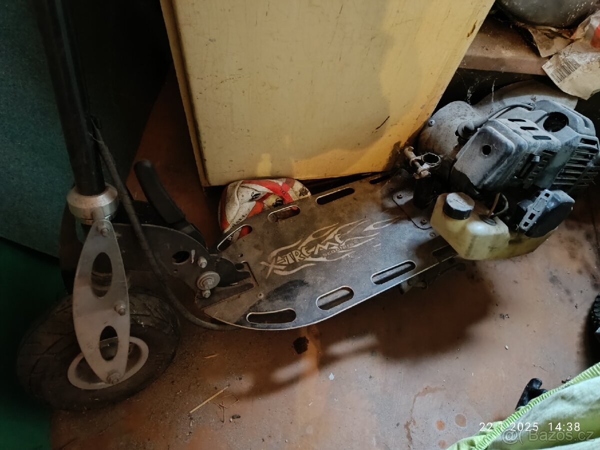 Moto koloběžka