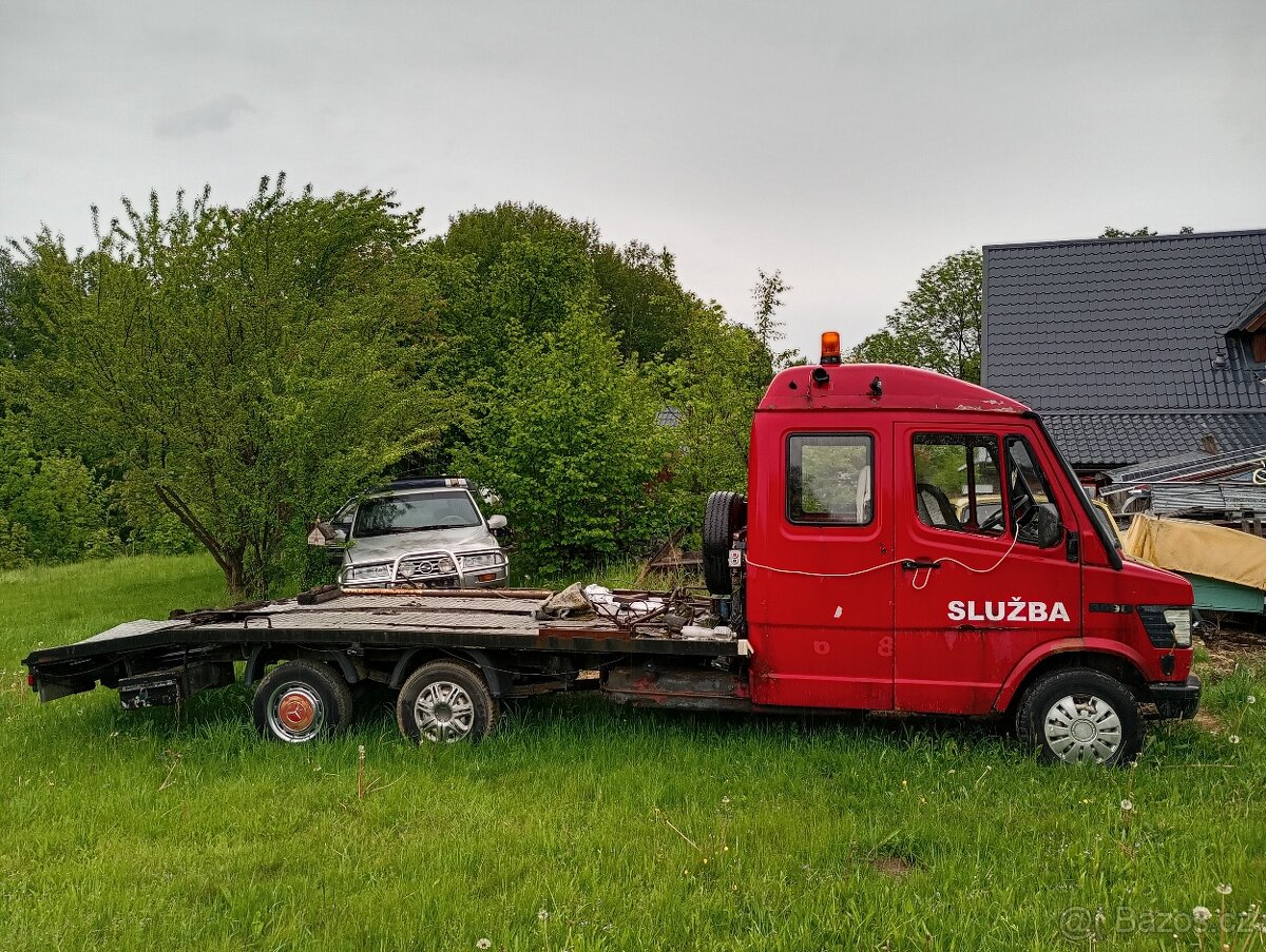 Mercedes 309D odtahovka