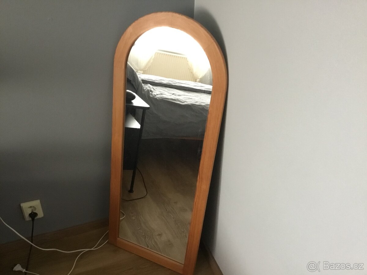 Komory,noční stolky