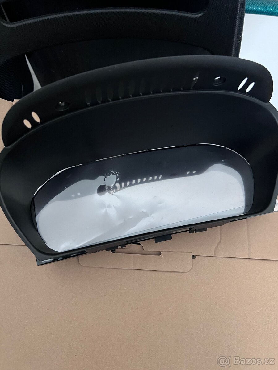 Prodám displeji(elektro budíki) BMW E70/71 (CCC/CIC)/E60