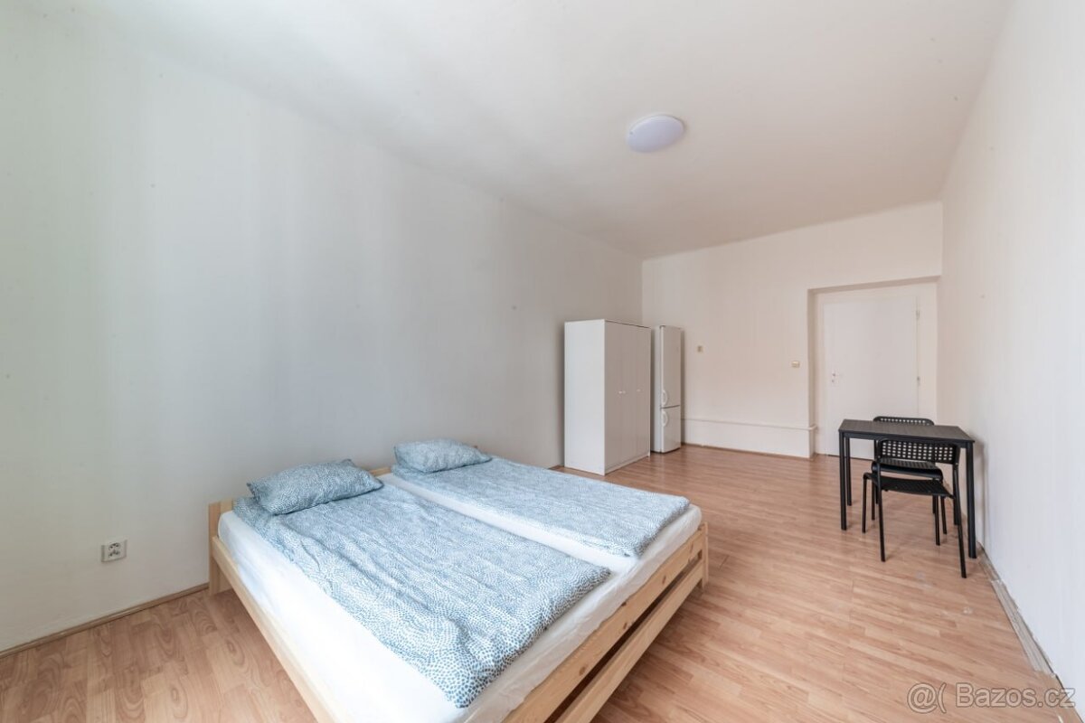🏡 Pokoj pro pár nebo dvě dívky — Praha 5, Smíchov