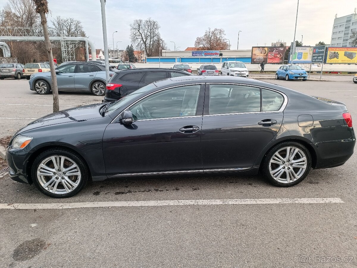 Lexus GS 450h, r.v. 2008, na náhradní díly/pro kutila