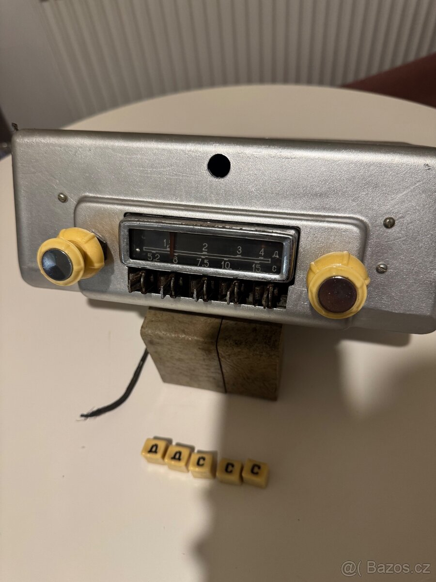 rádio Gaz 21 Volha s novými plastovými díly