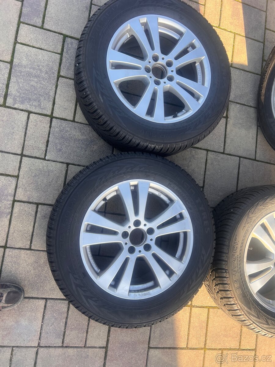Zimní pneu 235/60R17