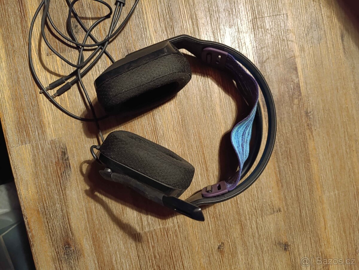 Sluchátka Logitech G335