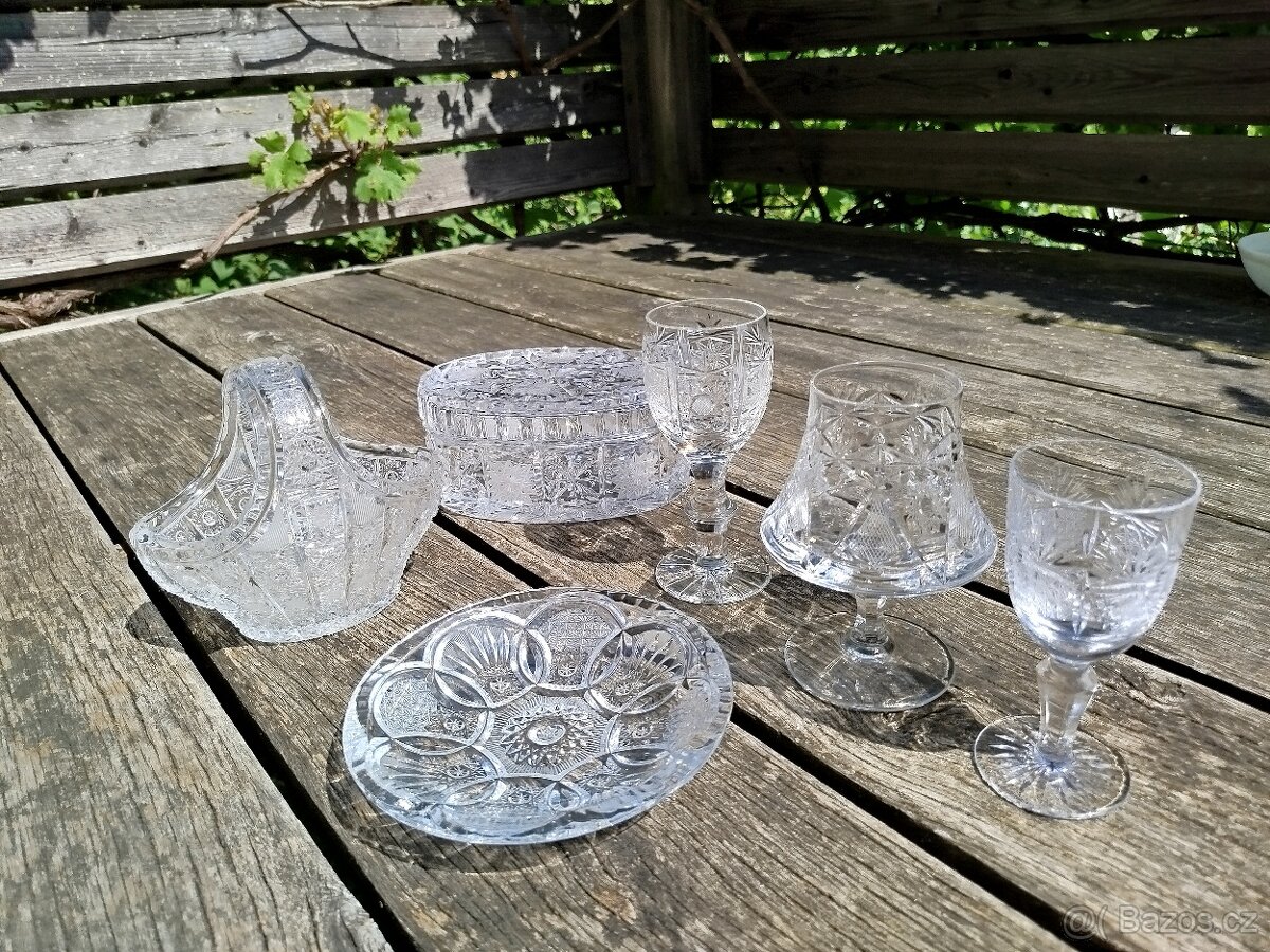 Broušené sklo - skleničky, vázy, mísy,..