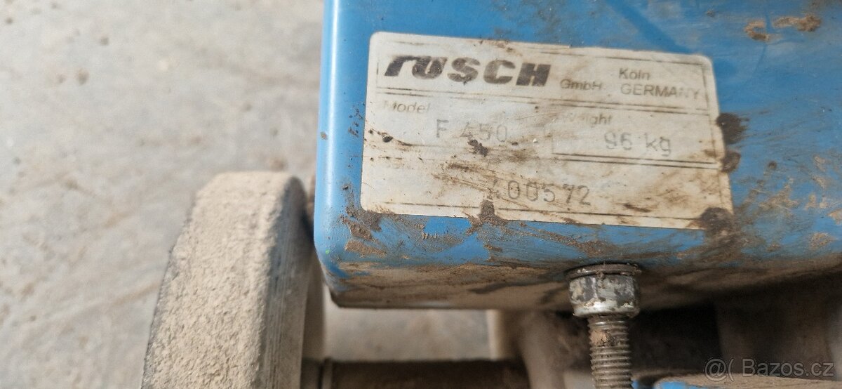 Řezačka spár viz foto.