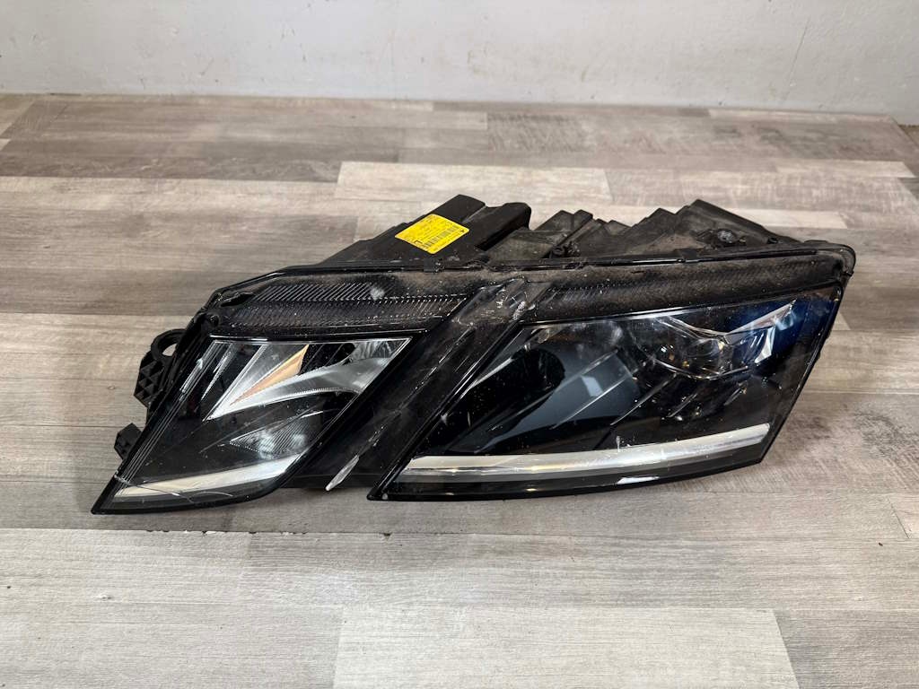 ŠKODA OCTAVIA 3 FACELIFT světlo LP LED 5E1941015F POŠKOZENÉ