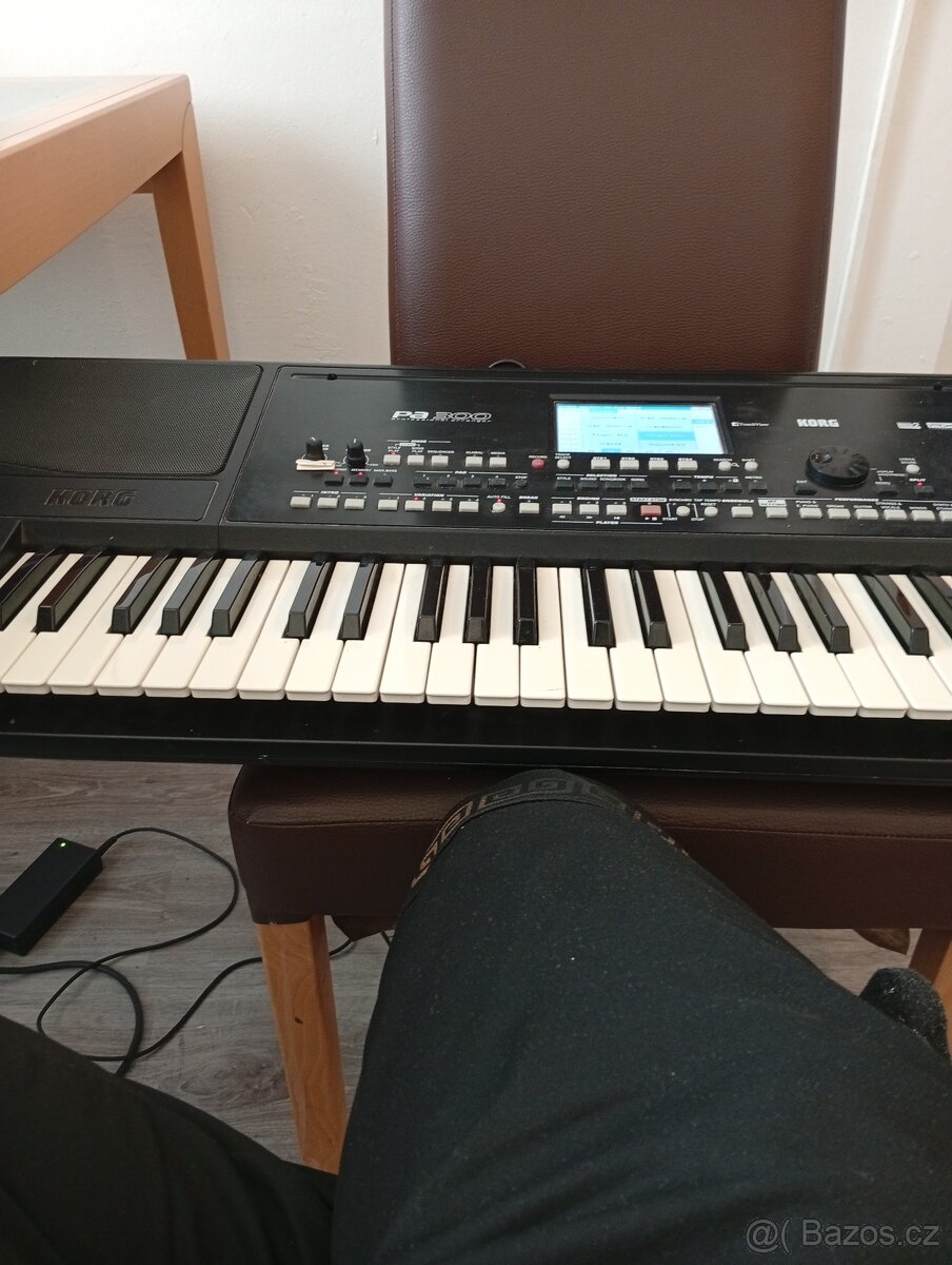 Prodám korg pa 300 plně funkční