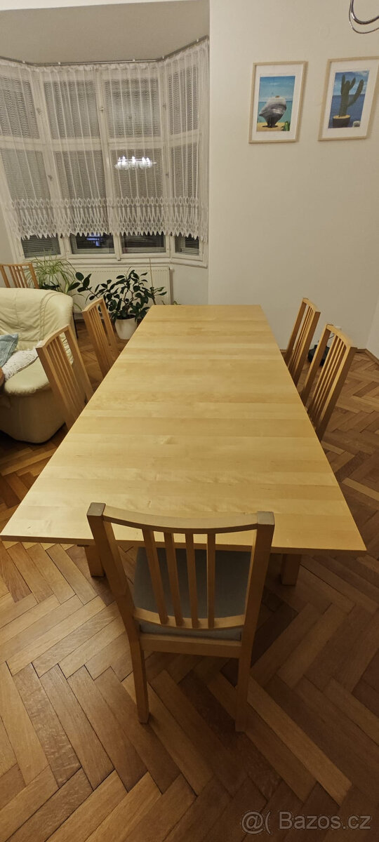 Jídelní rozkládacé stůl a 8 židlí