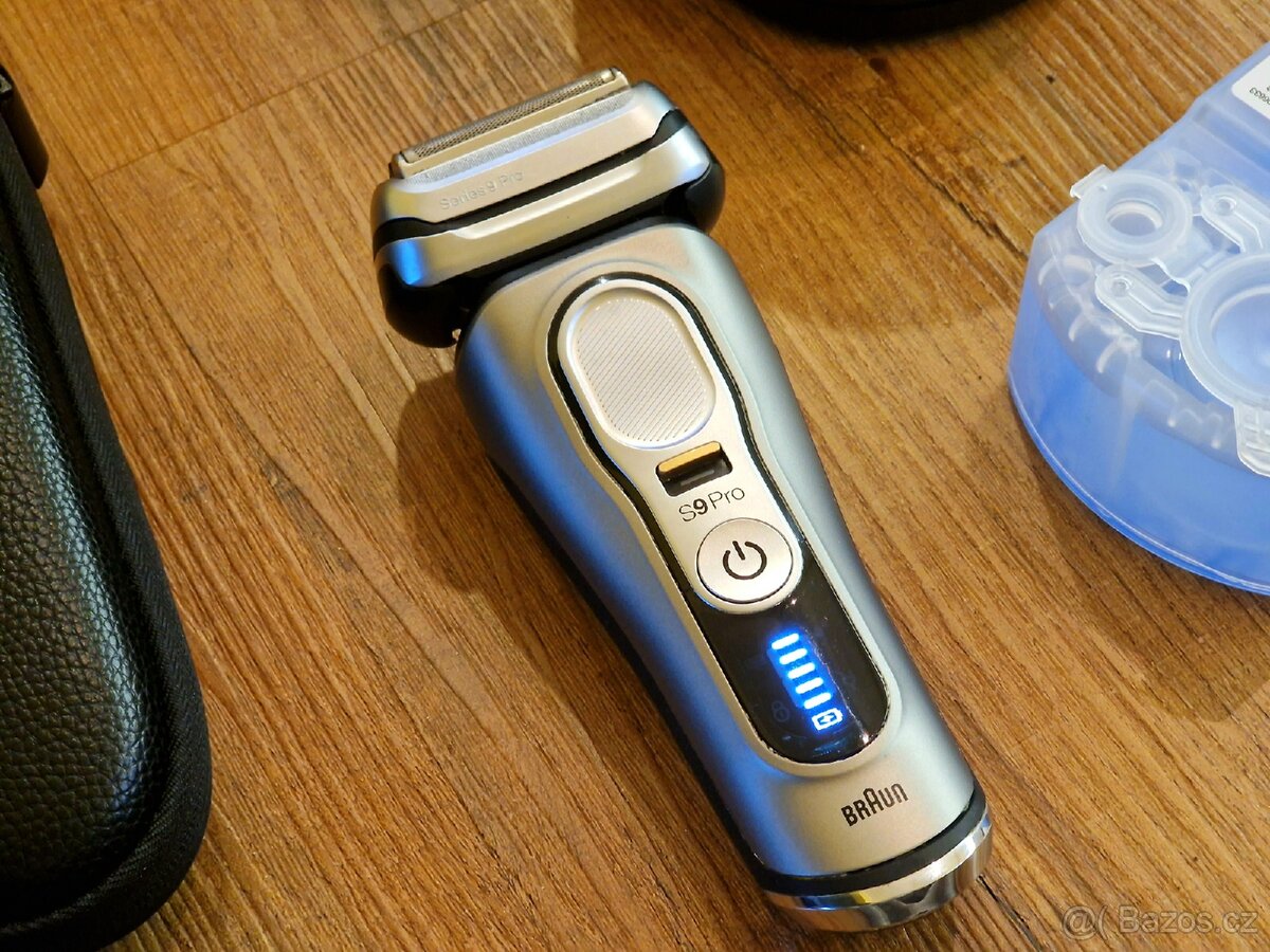 Holící strojek Braun Series 9 Pro s kompletní výbavou
