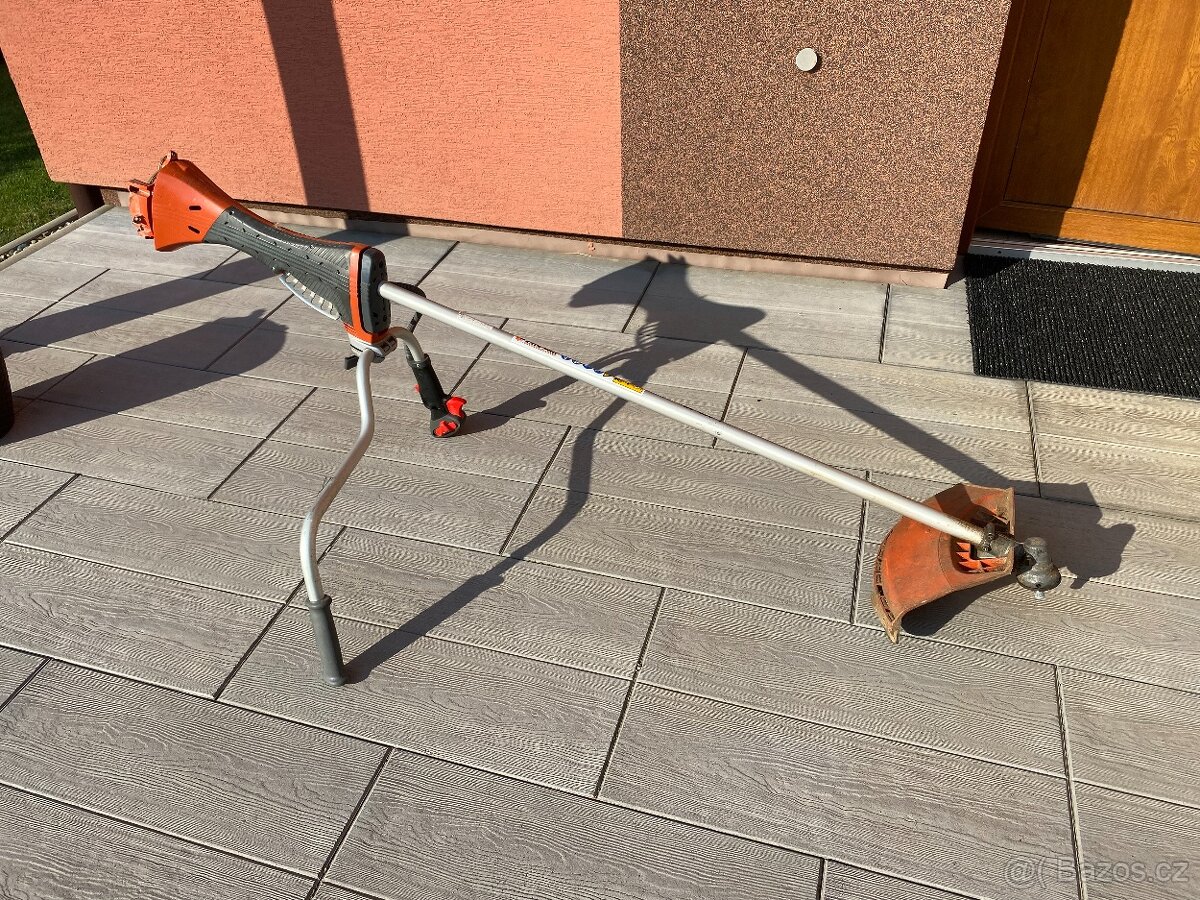 Prodám náhradní díly ke křovinořezu OleoMac